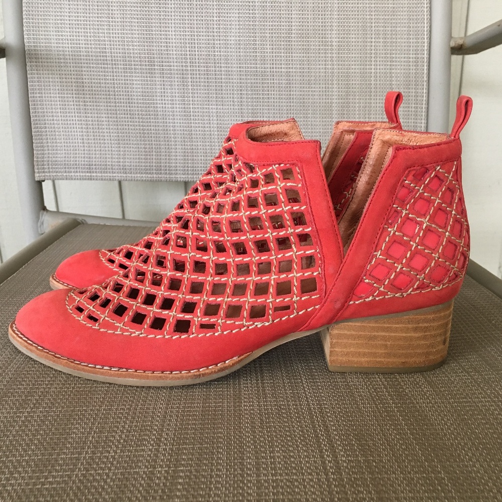 JEFFREY CAMPBELL Taggart Boots Cut Outs EUC